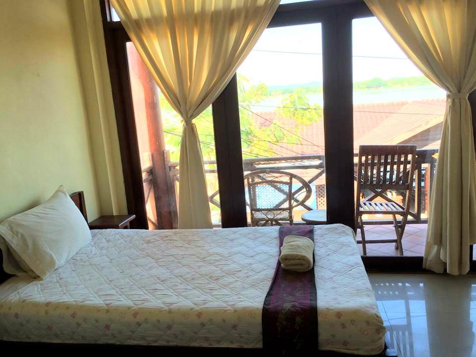 Rattana Riverside Guesthouse