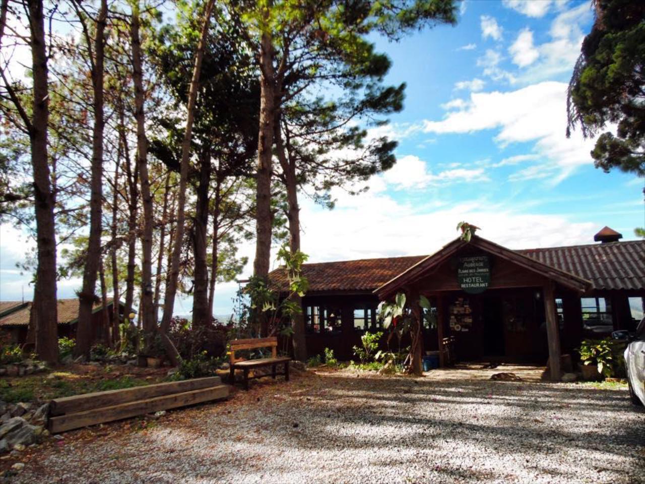 Auberge de la Plaine des Jarres