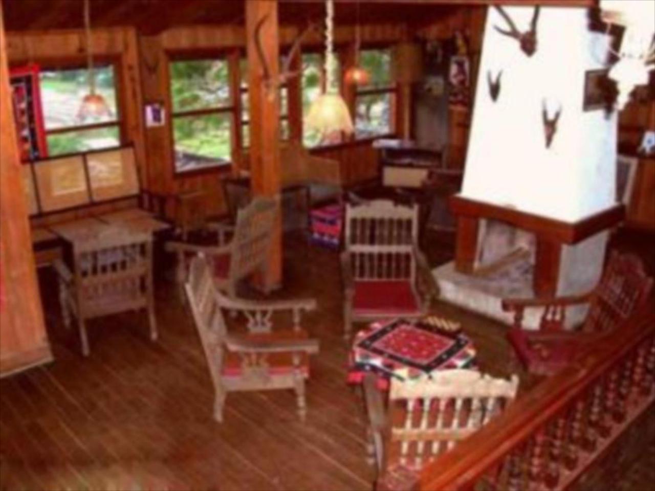 Auberge de la Plaine des Jarres