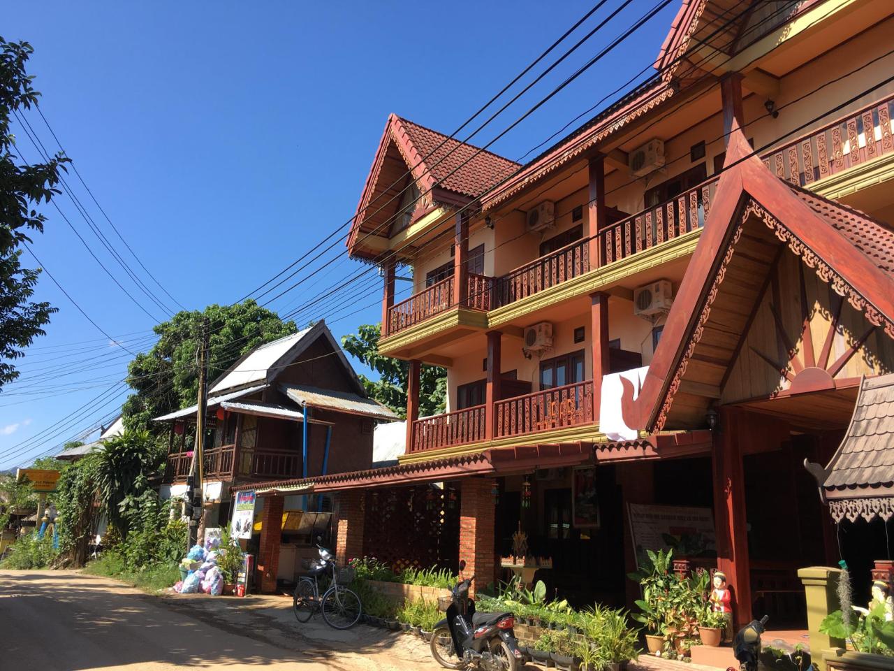 Happy River View Hotel