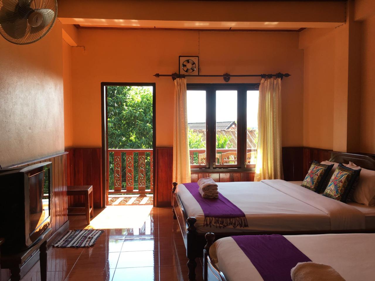 Happy River View Hotel
