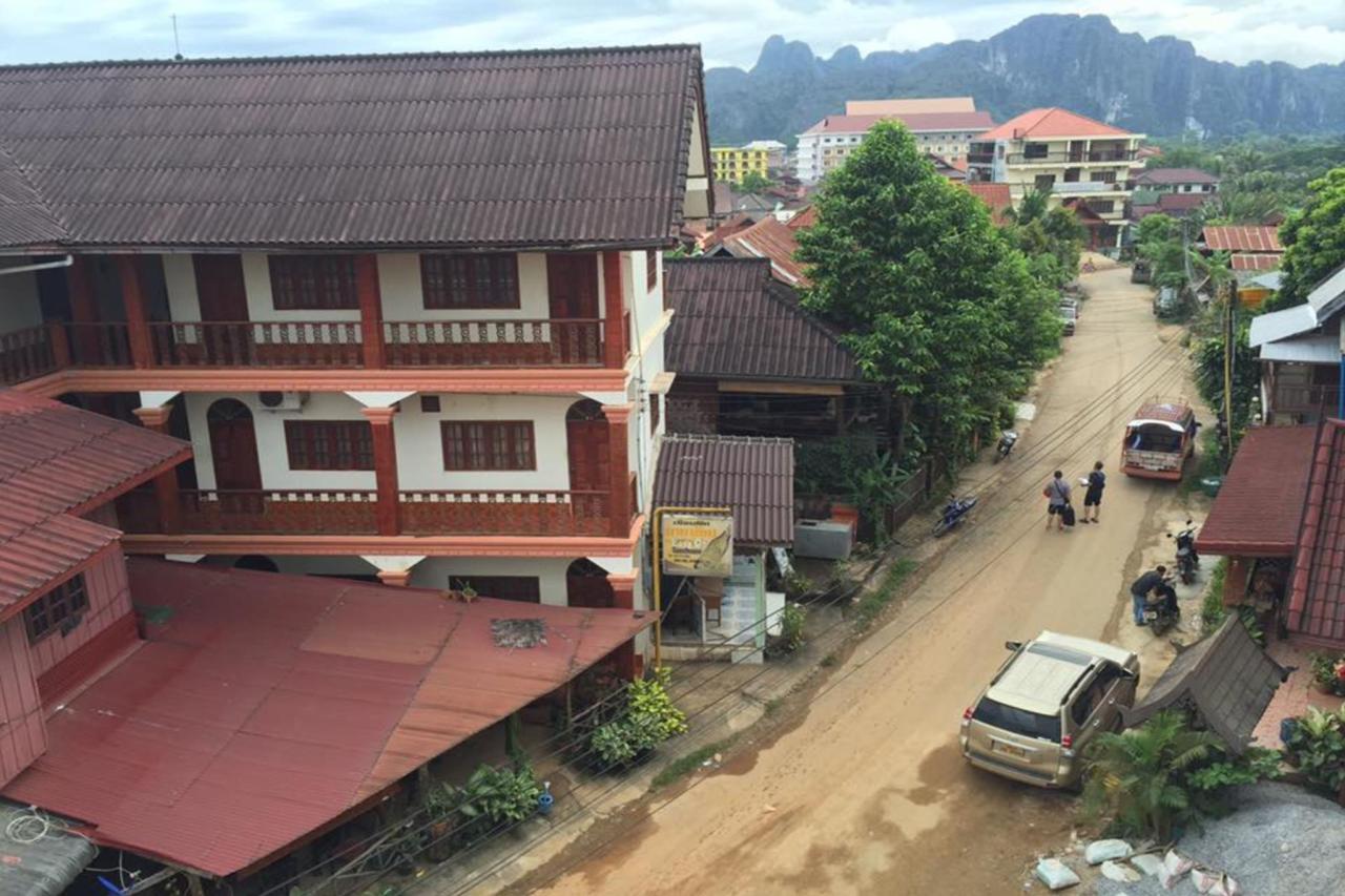 Happy River View Hotel
