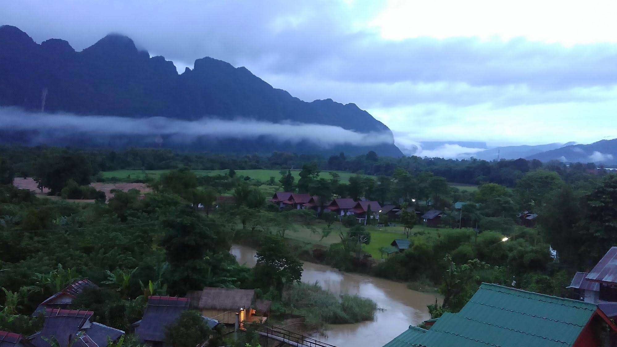 Mountain View Riverside Boutique Hotel