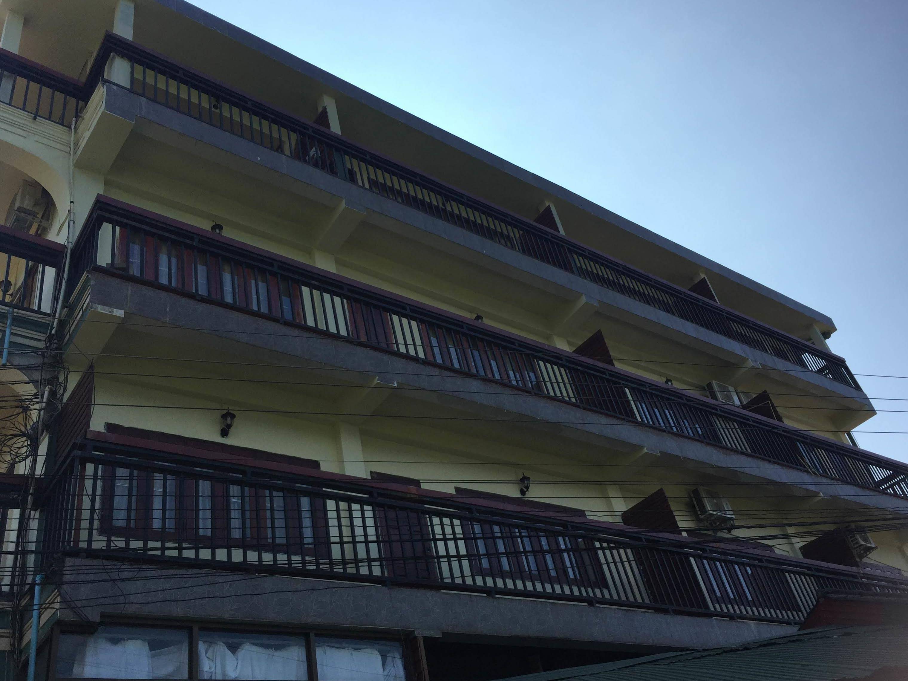 Mountain View Riverside Boutique Hotel