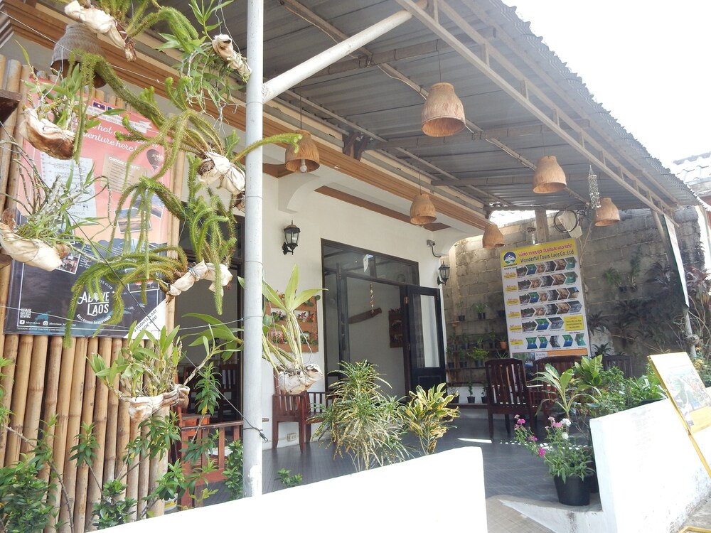Vang Vieng Camellia Hotel