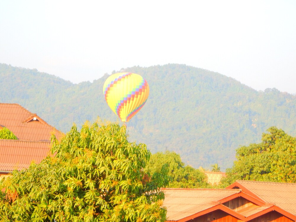 Vang Vieng Camellia Hotel