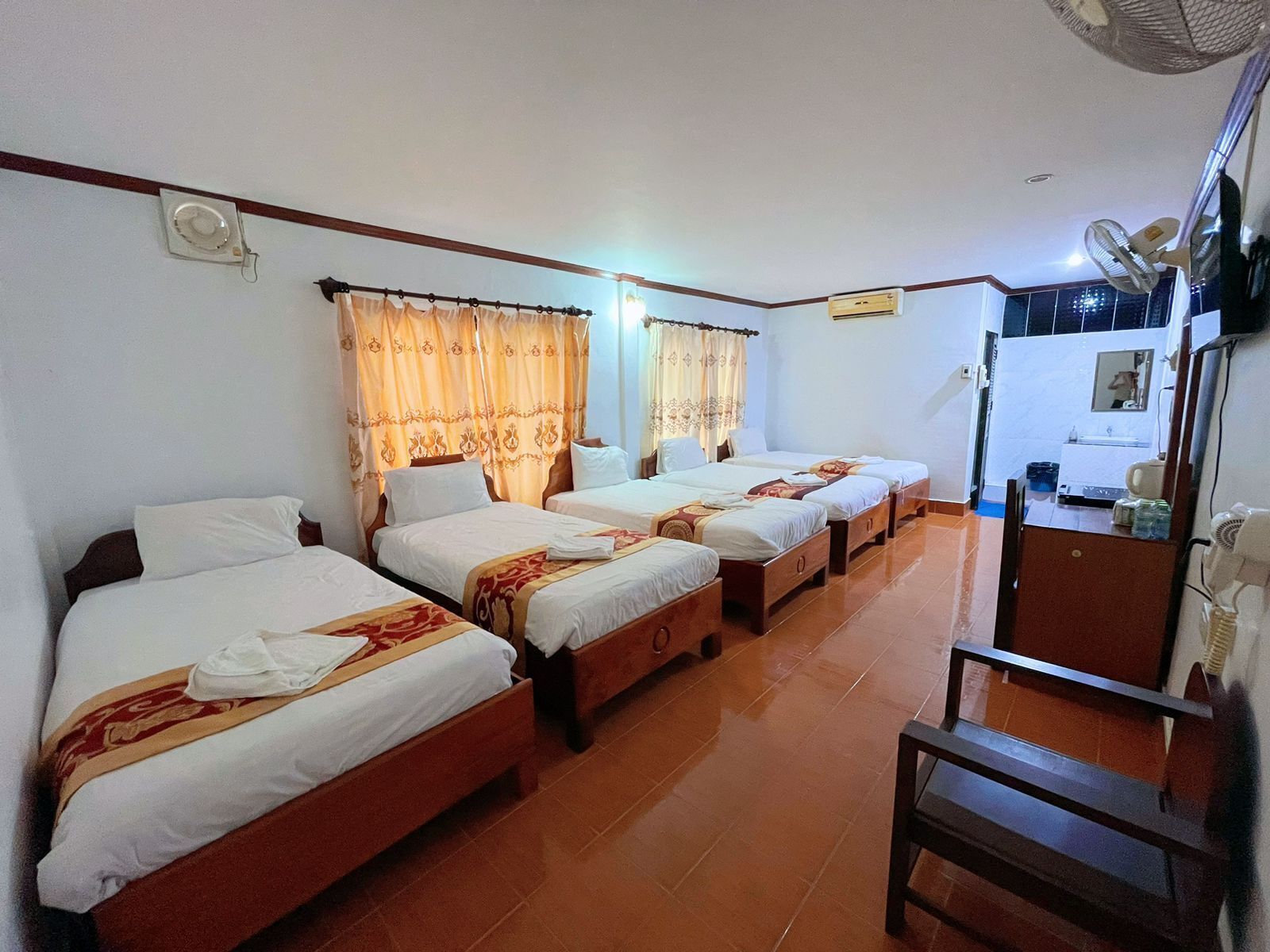 Vangvieng Sisavang Mountain View Hotel