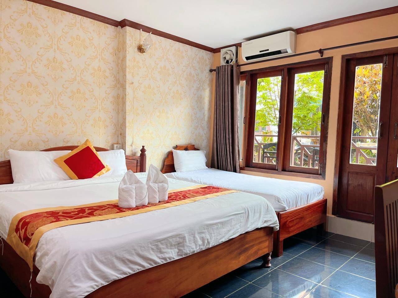Vangvieng Sisavang Mountain View Hotel