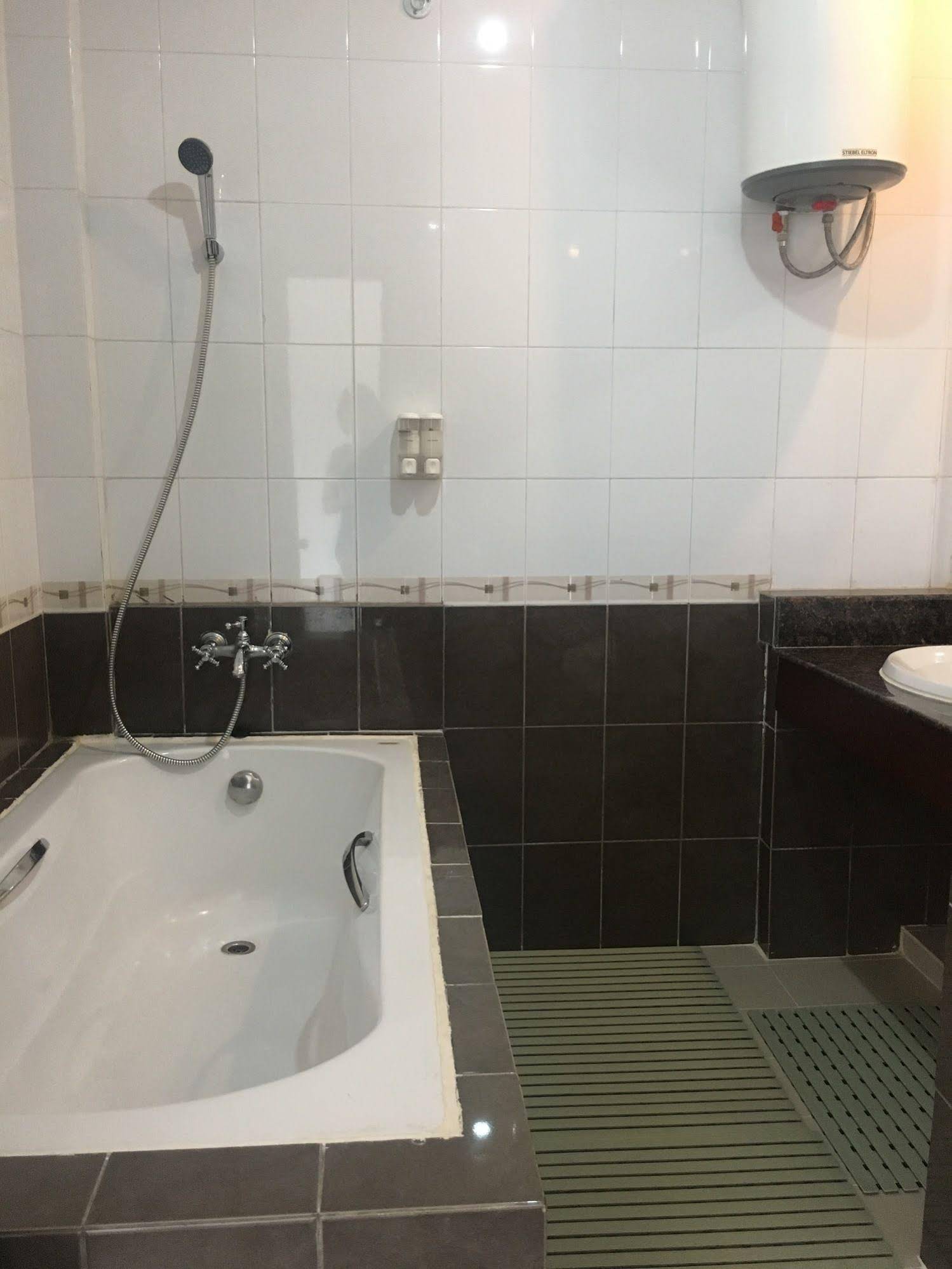 AV Hotel