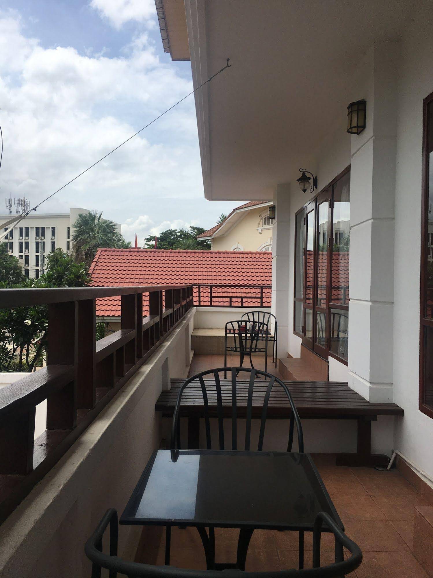 AV Hotel
