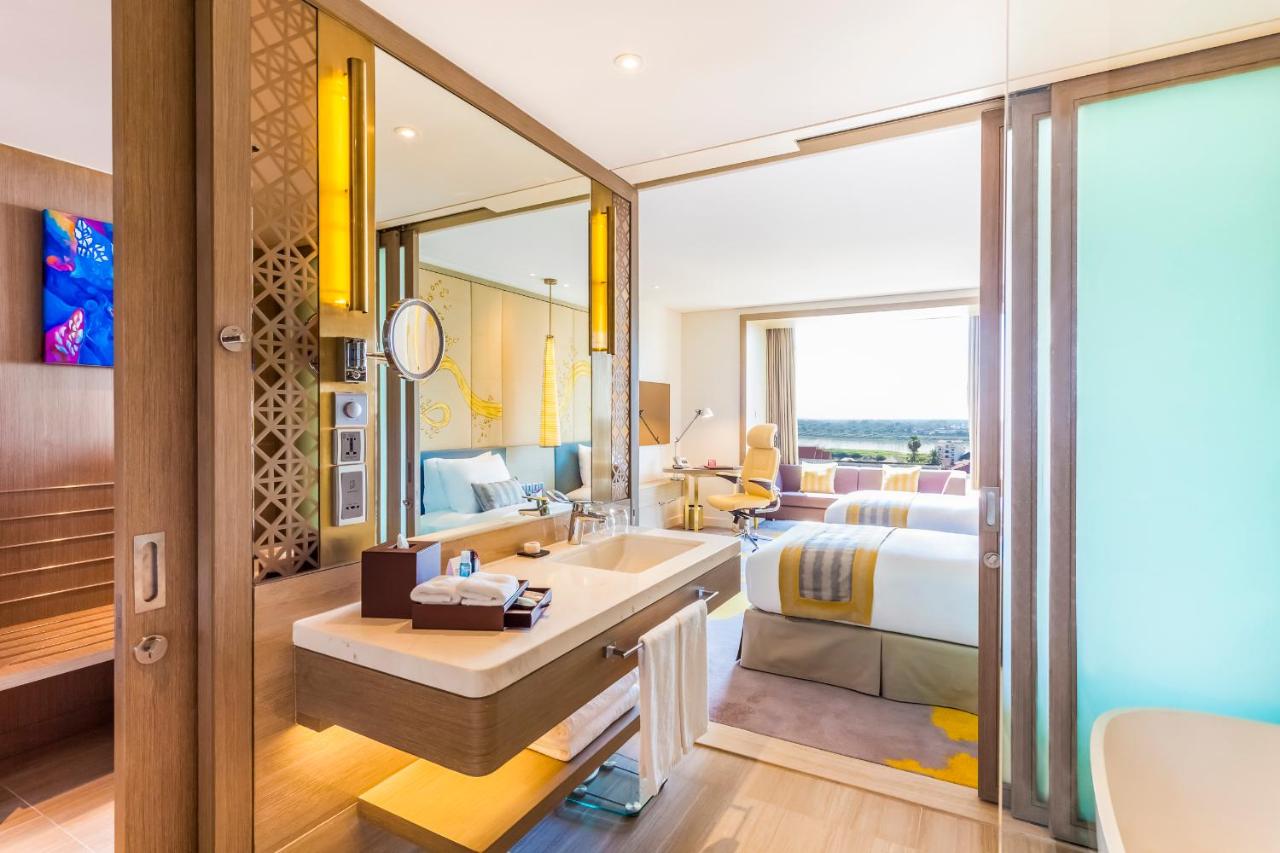 Crowne Plaza Vientiane