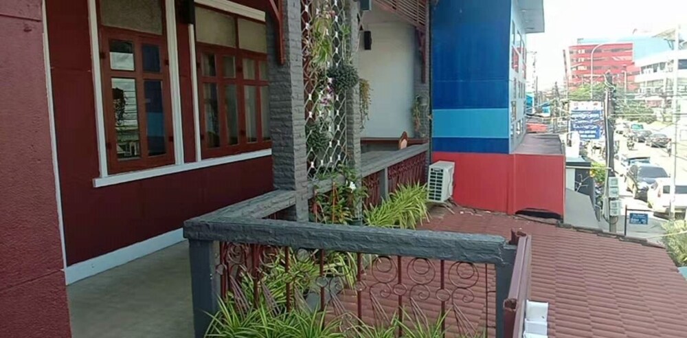 Green Land Hotel