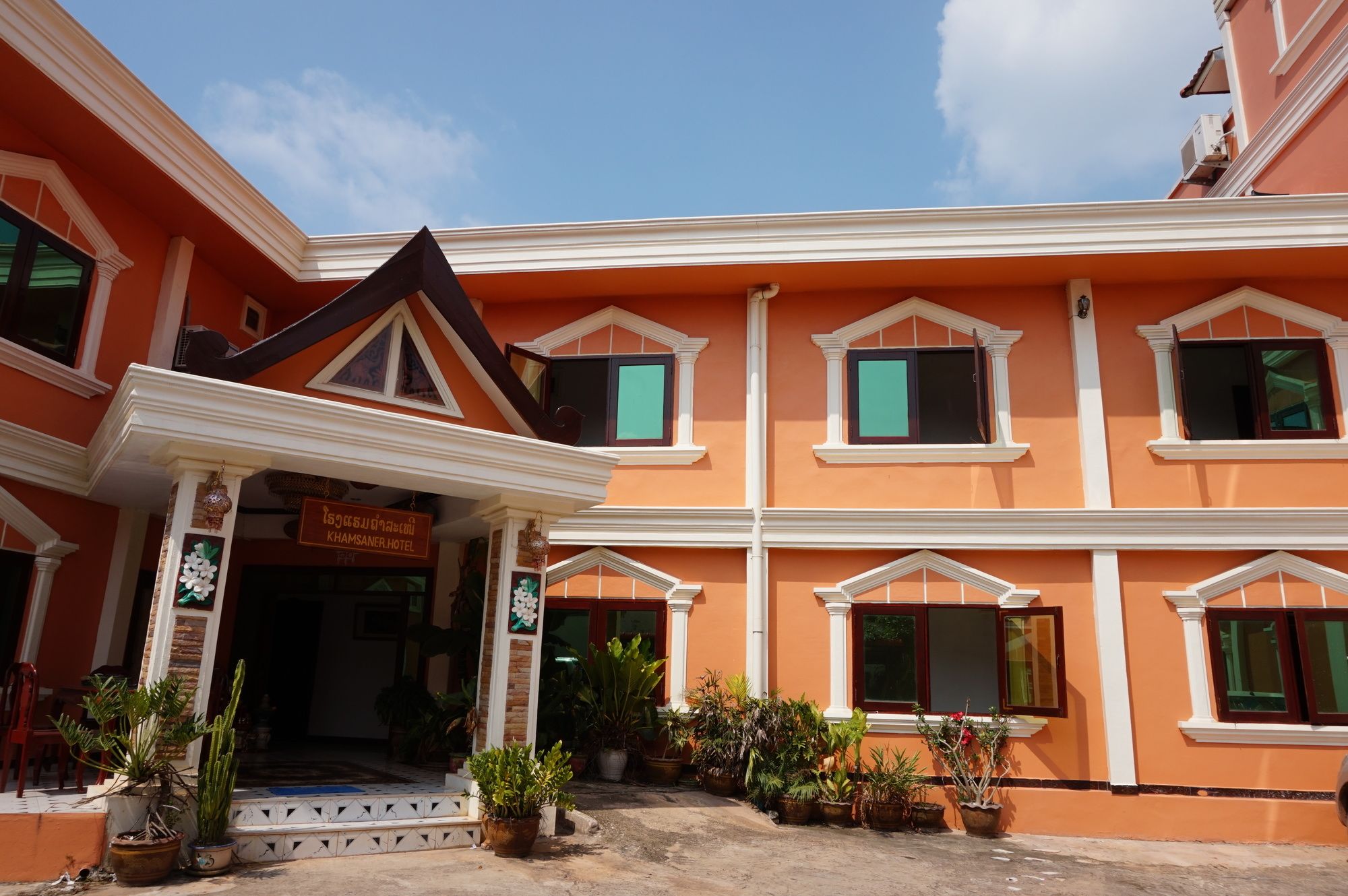 Khamsaner Hotel