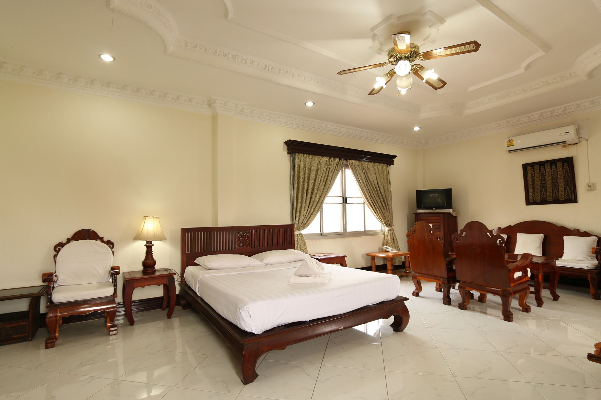 Lalco AR Hotel
