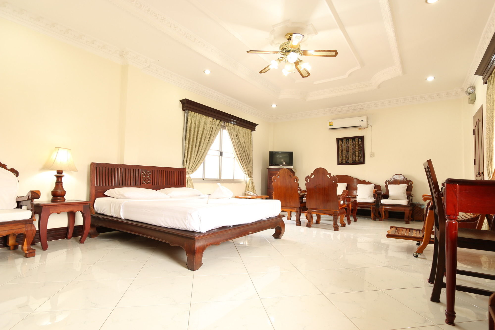 Lalco AR Hotel