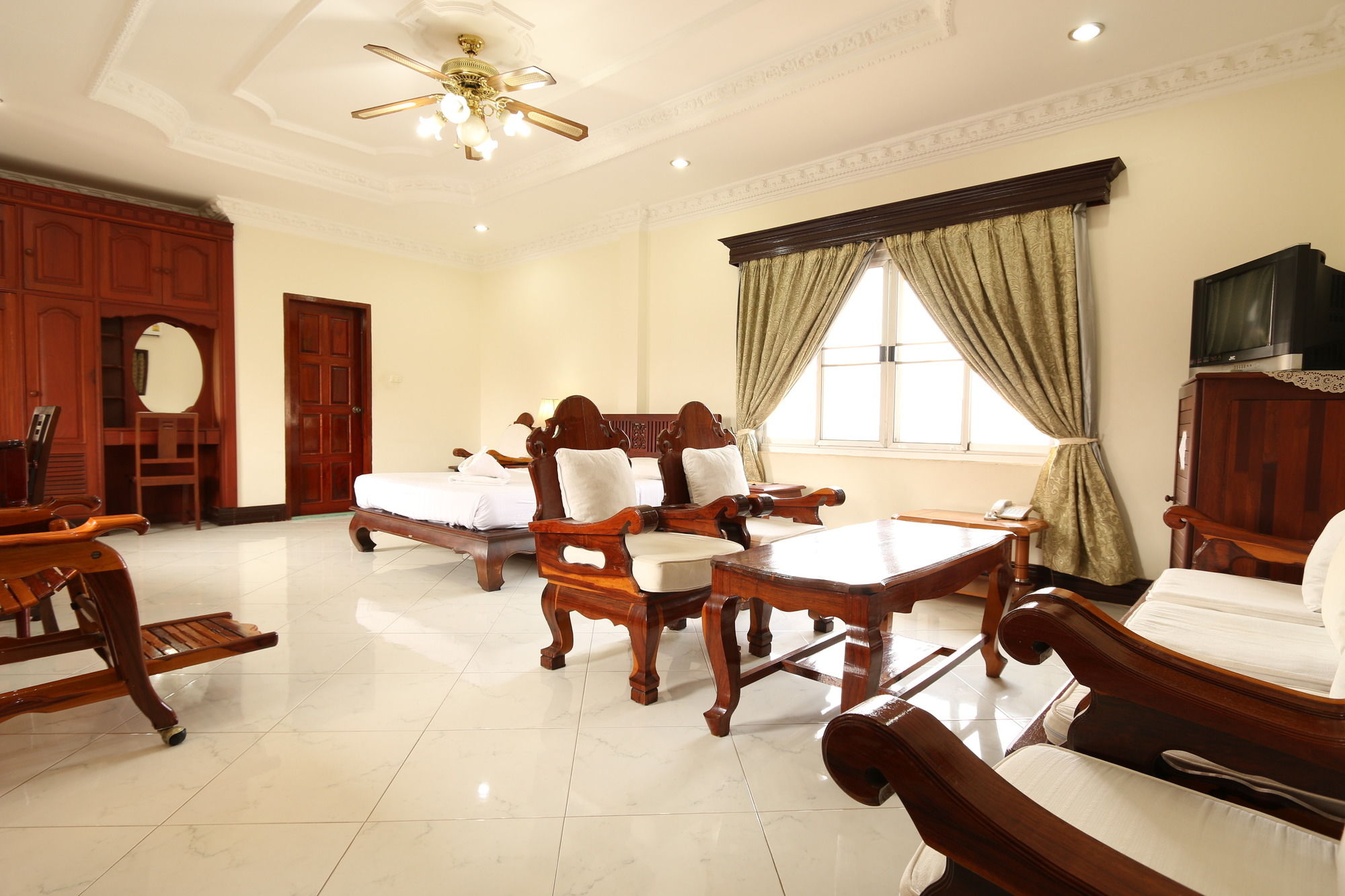 Lalco AR Hotel