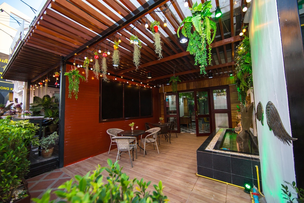 Lao Lao Cafe and Hostel