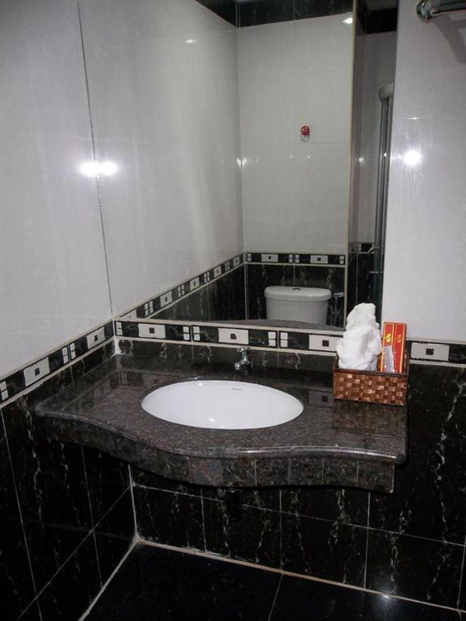 La Ong Dao Hotel 1