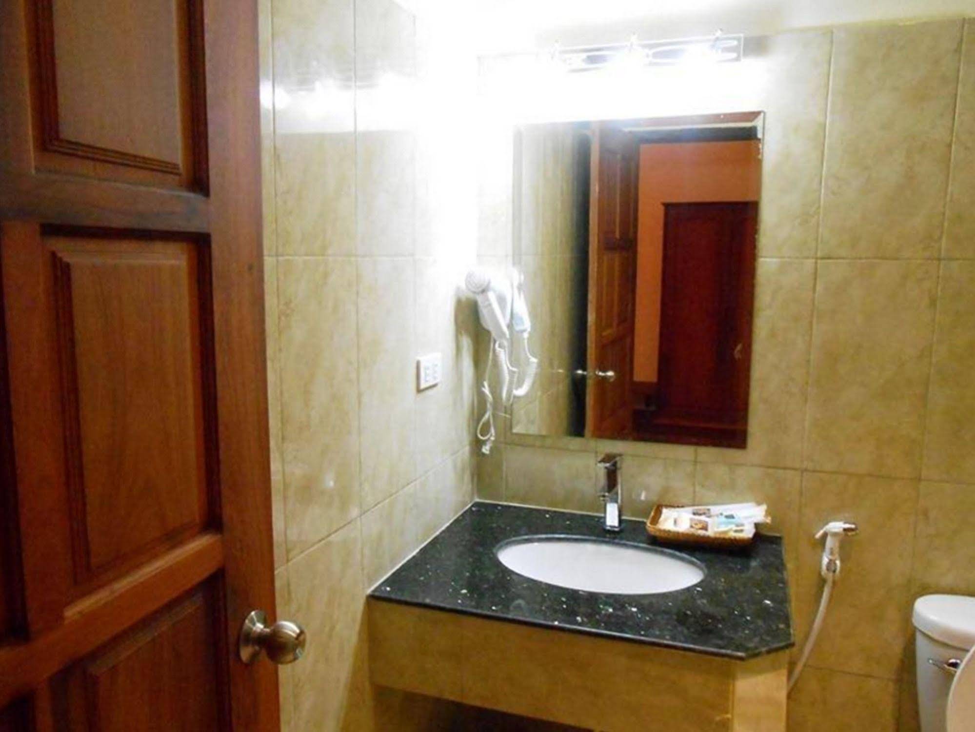 Phonethip Plaza Hotel
