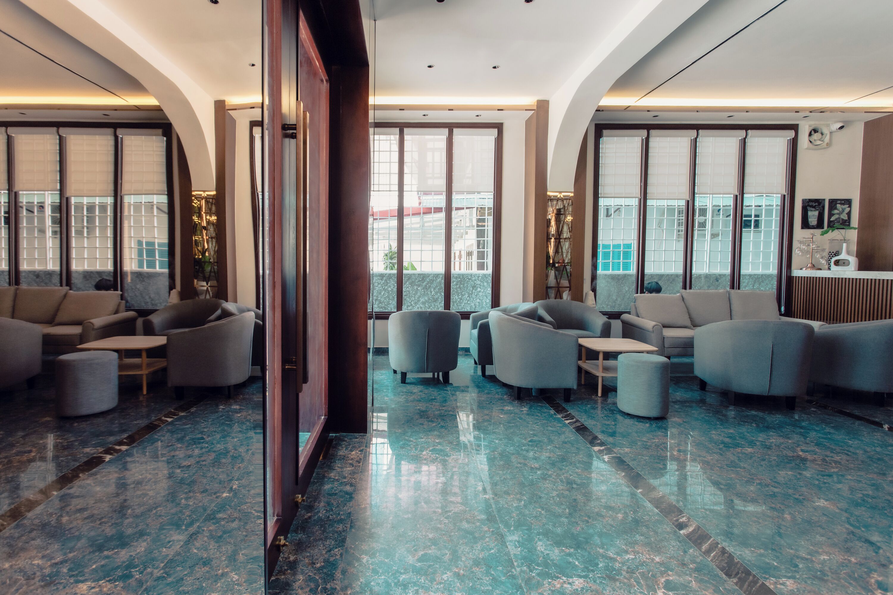 Riverside Hotel