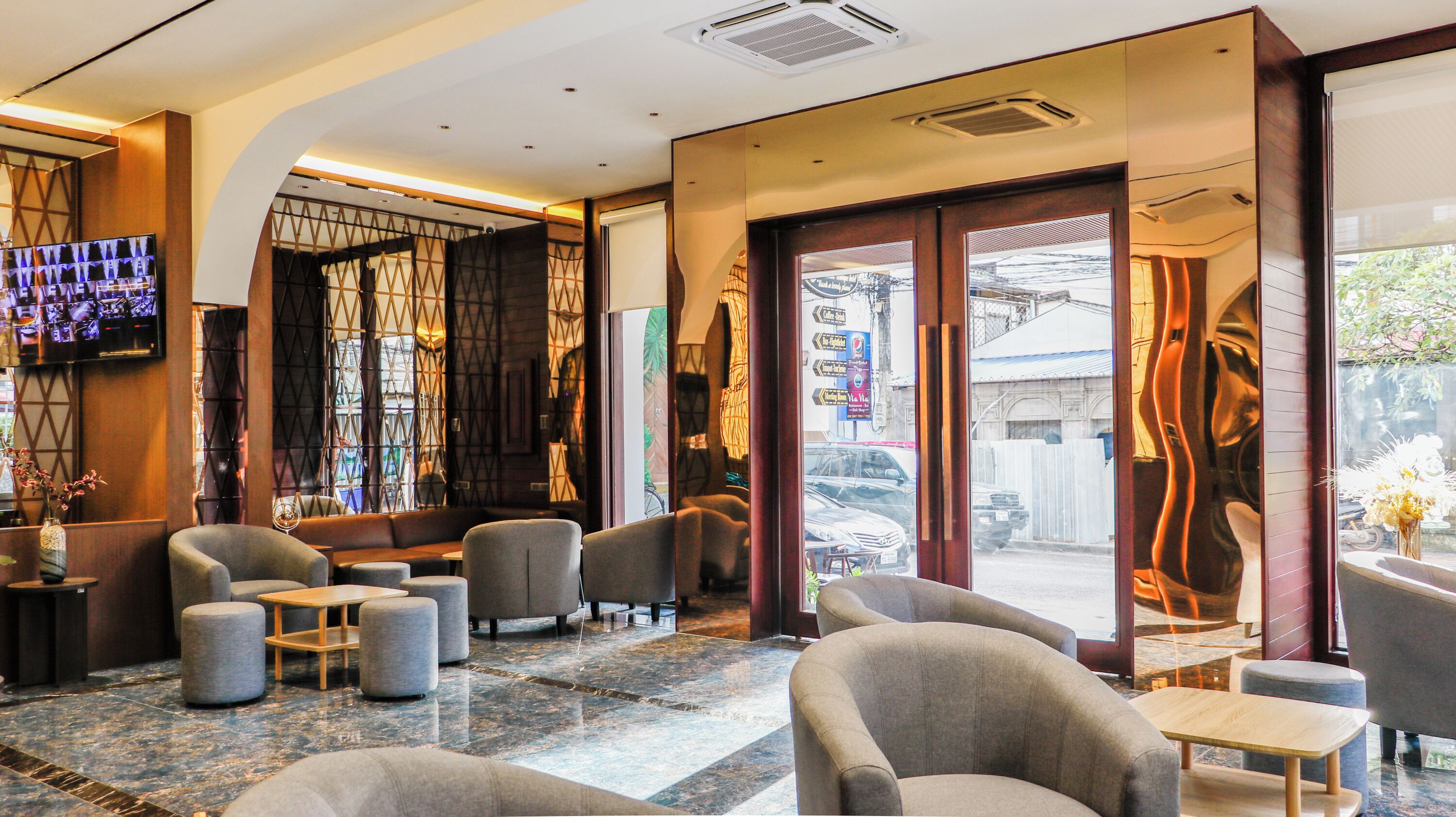 Riverside Hotel