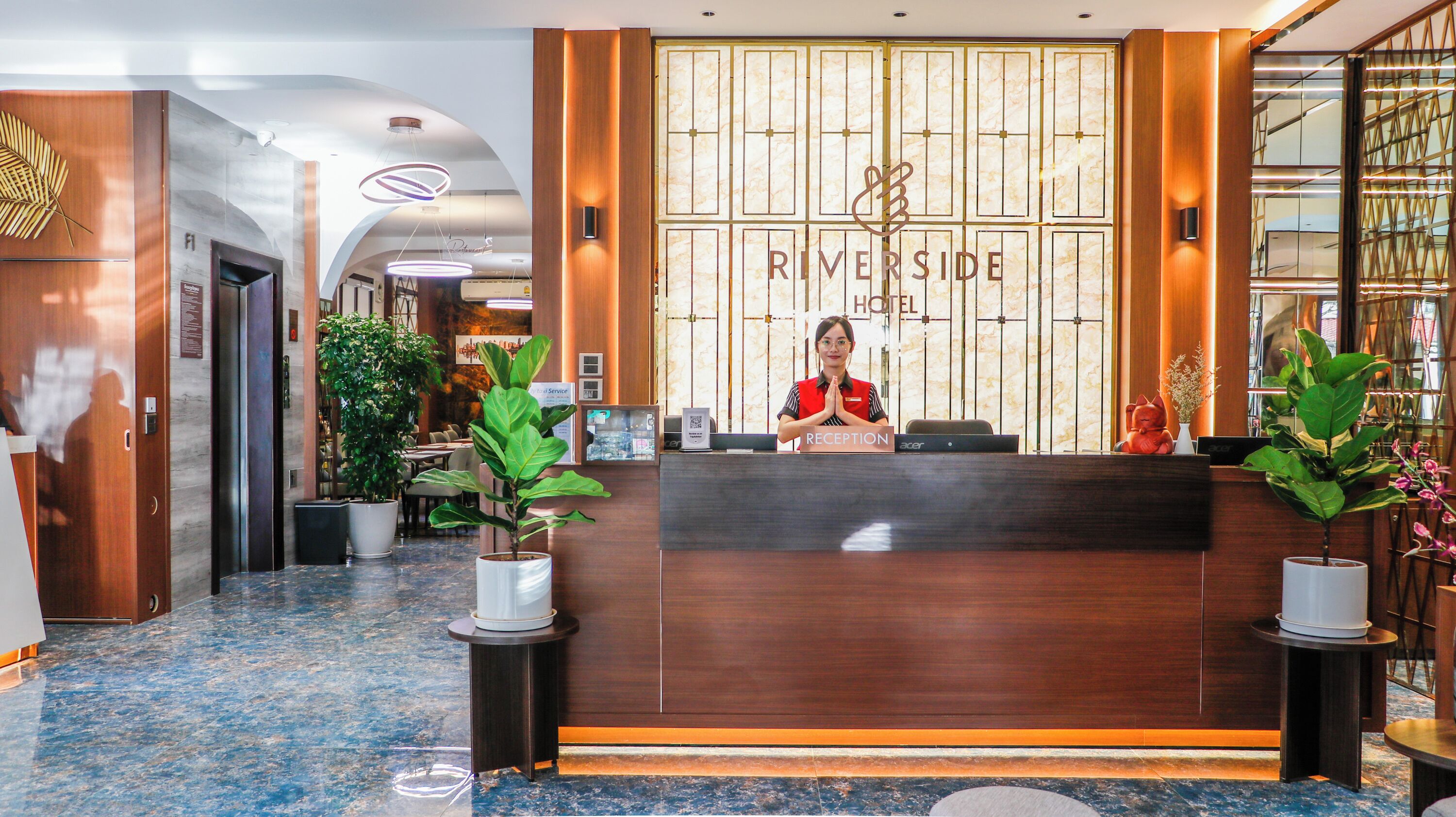 Riverside Hotel