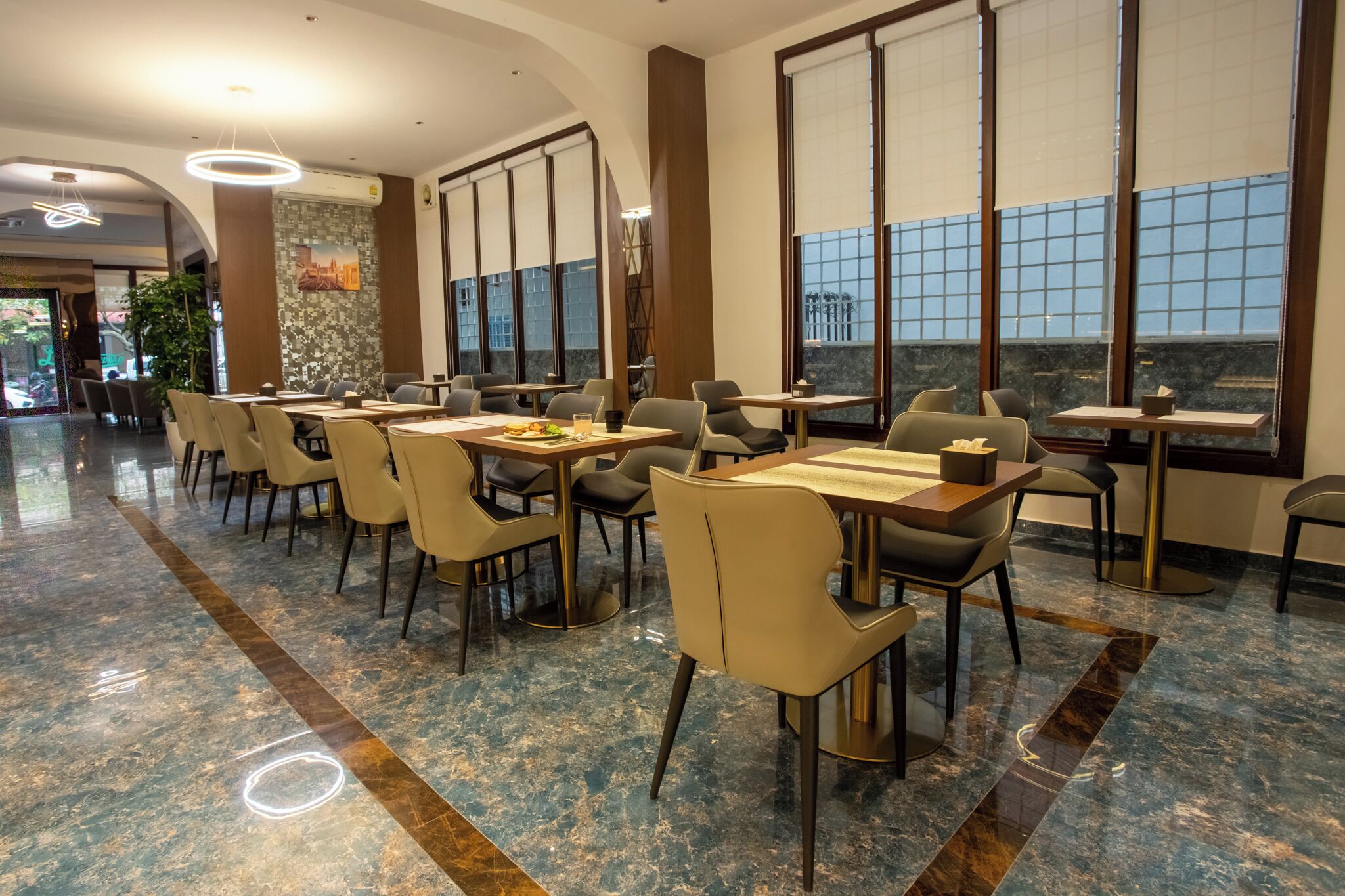 Riverside Hotel