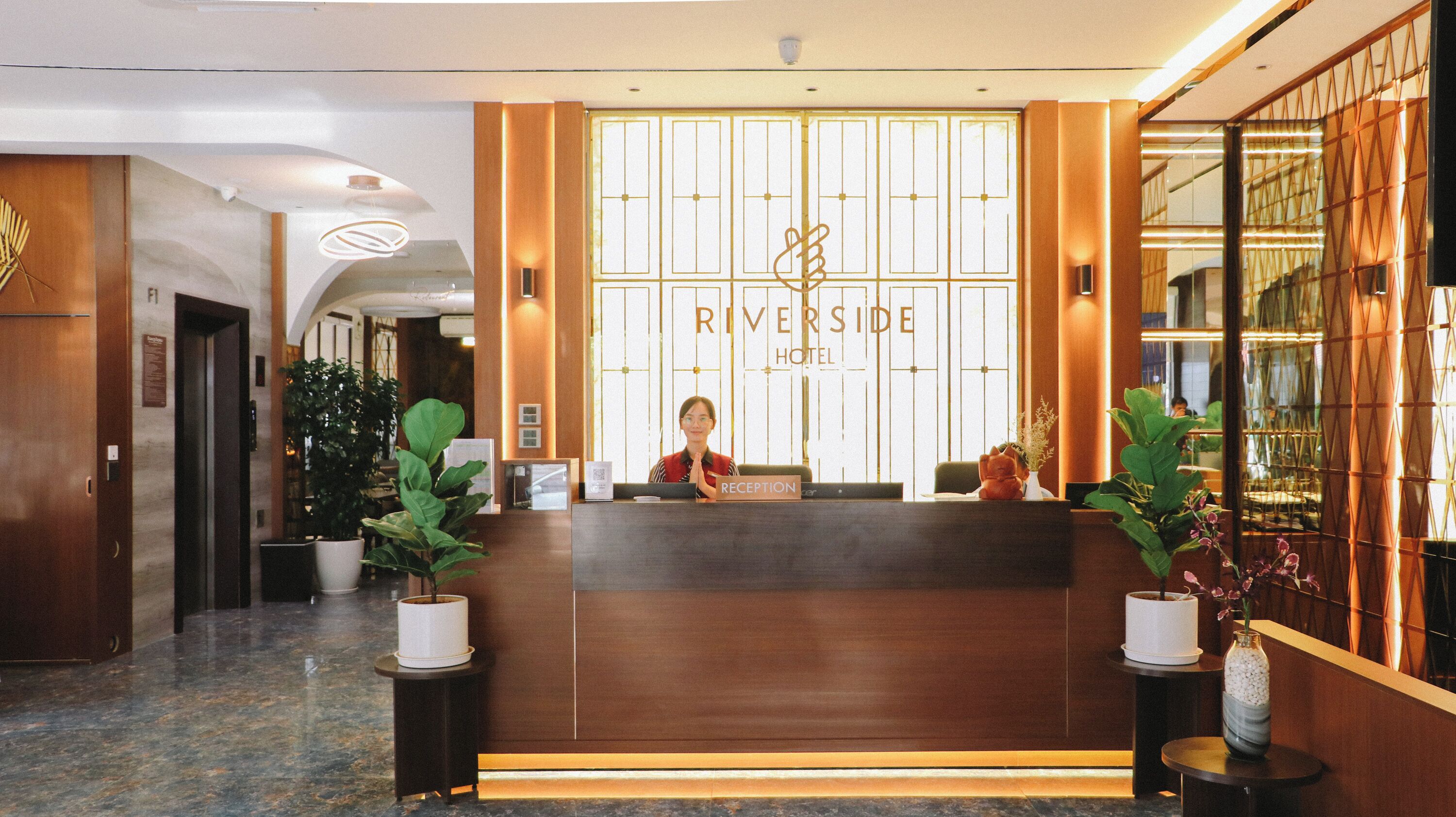 Riverside Hotel