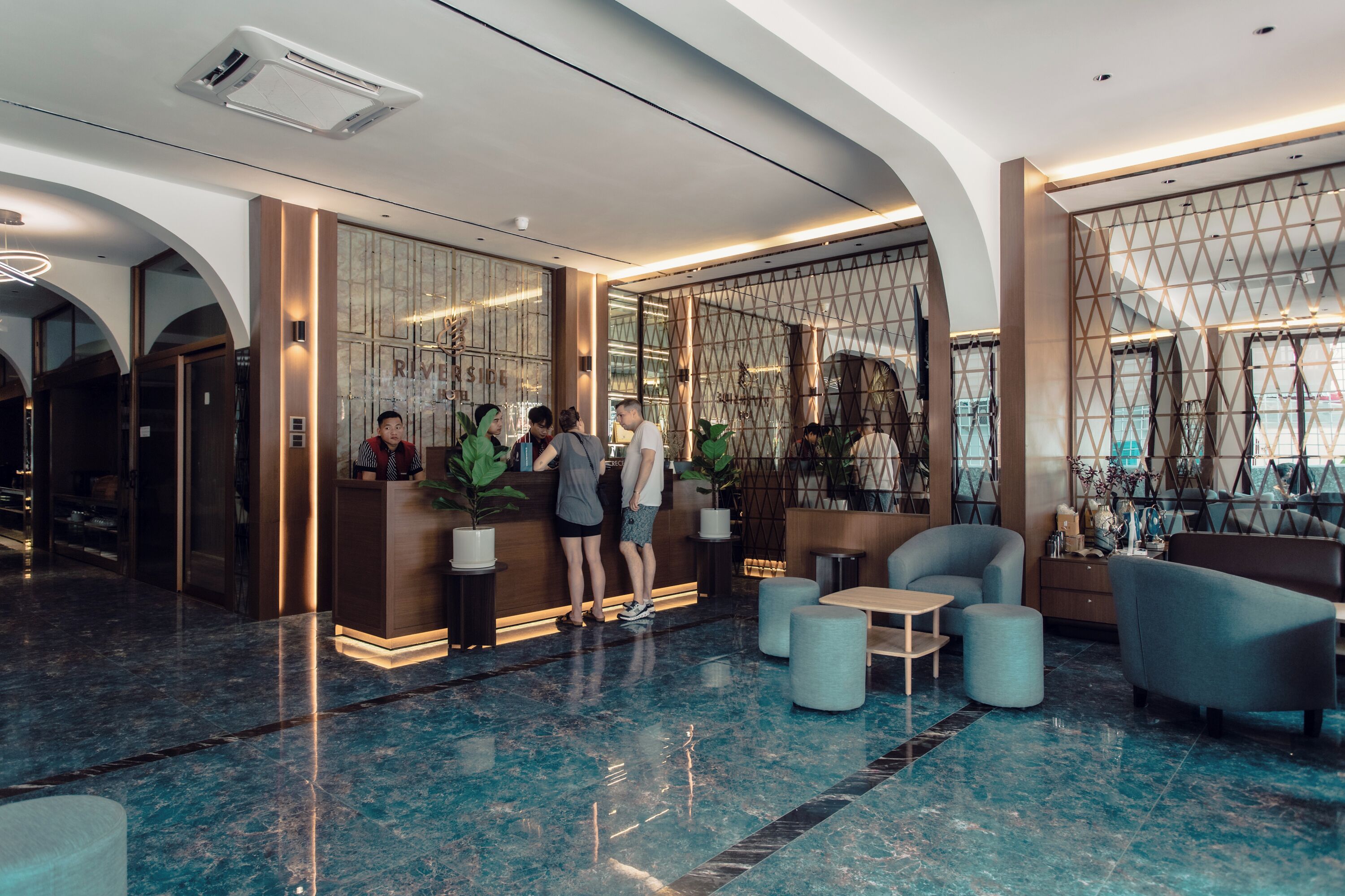 Riverside Hotel