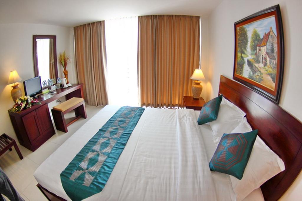 Sabaidee at Lao Hotel