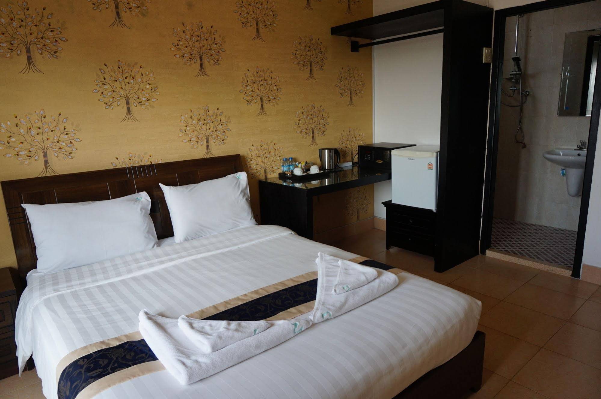 Lucky City Hotel