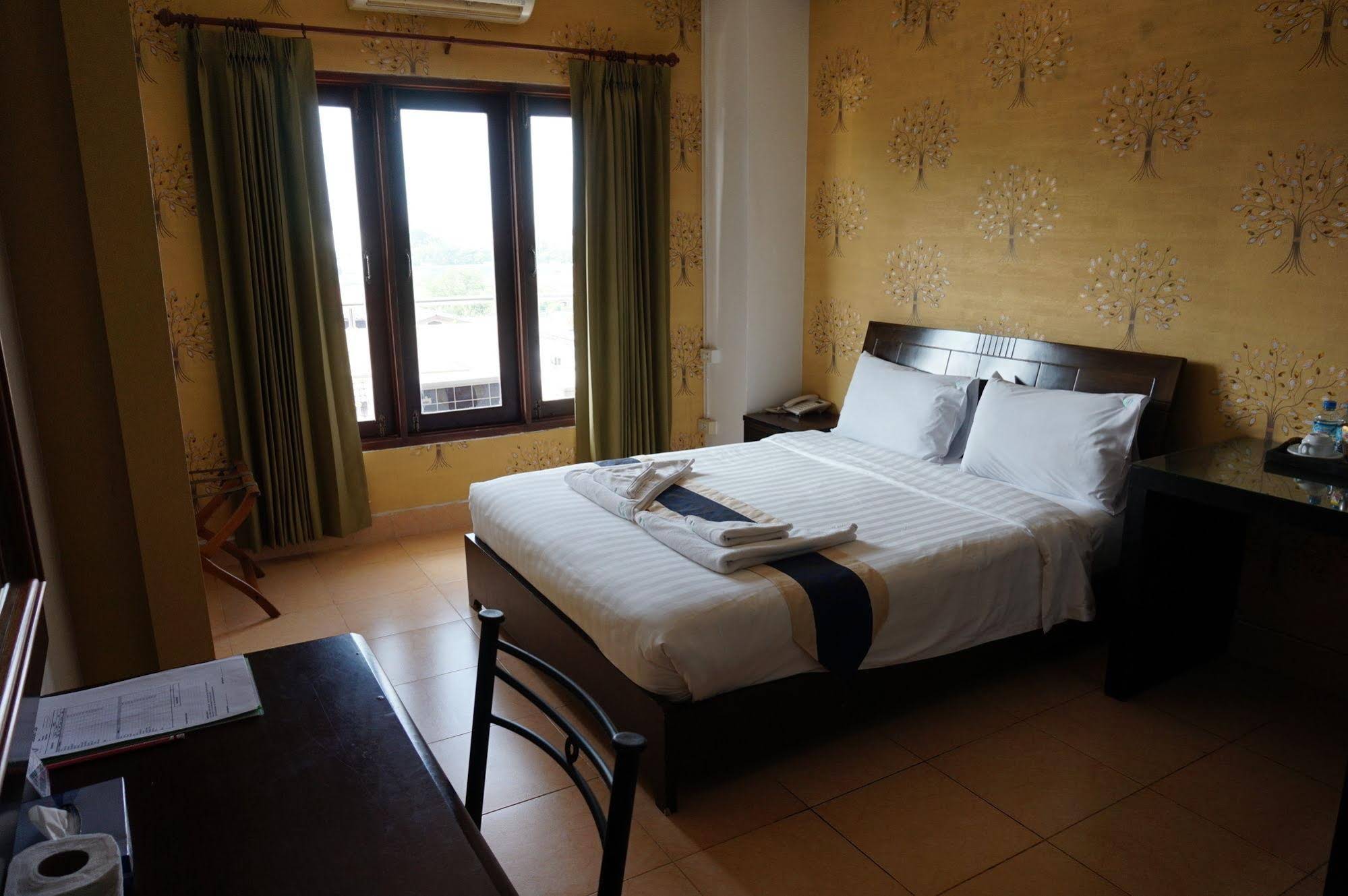 Lucky City Hotel
