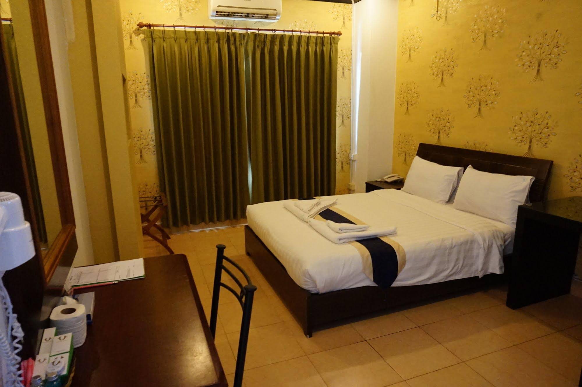 Lucky City Hotel
