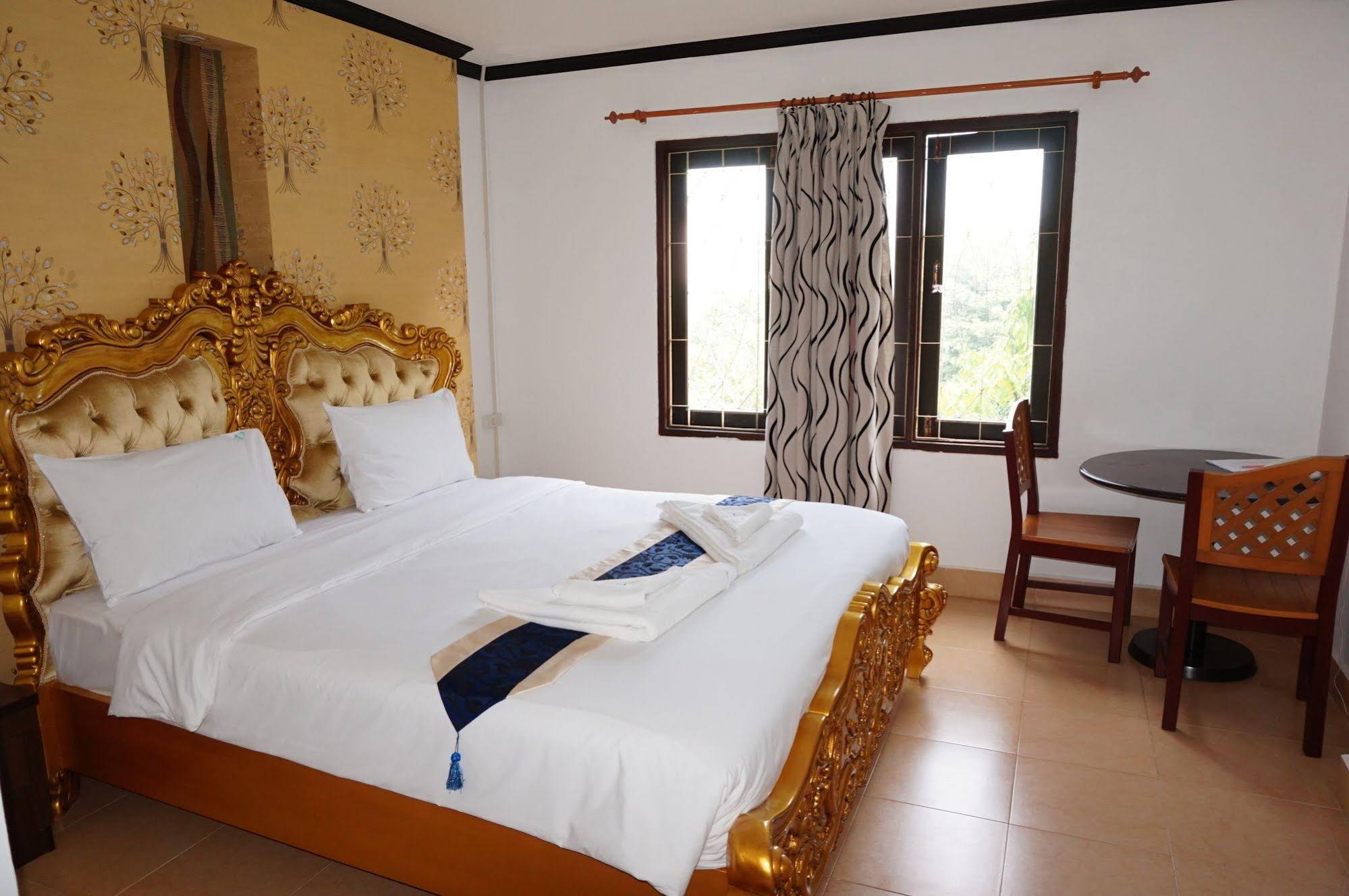 Lucky City Hotel
