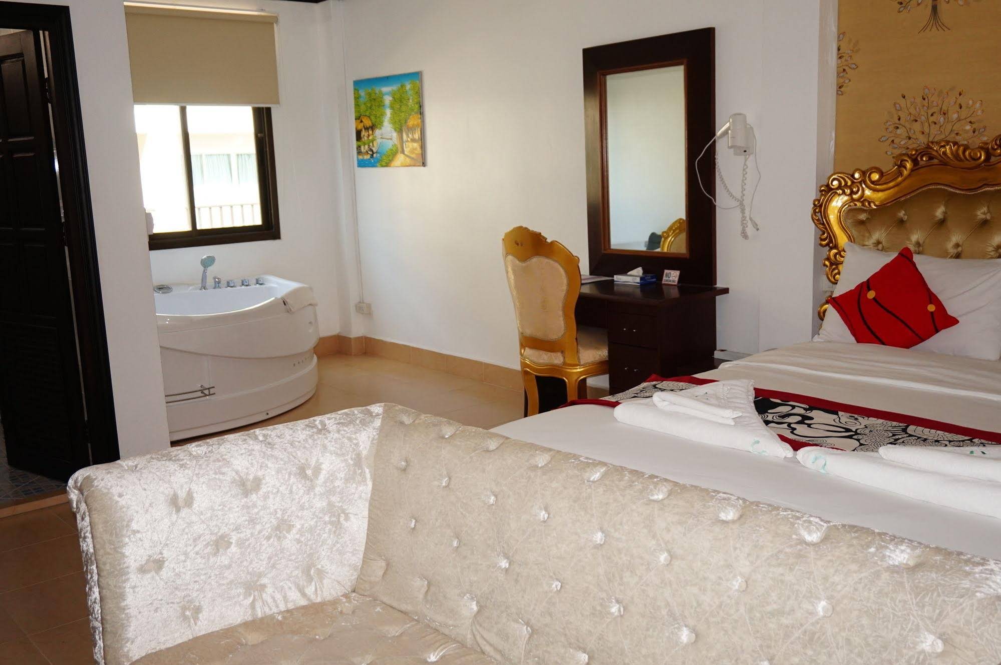 Lucky City Hotel