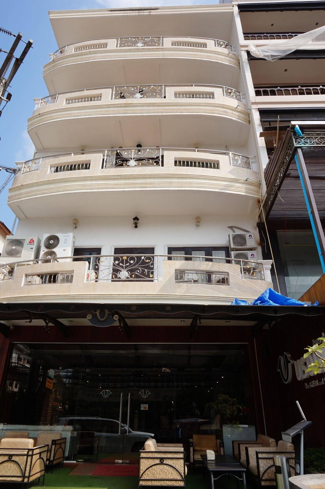 Lucky City Hotel