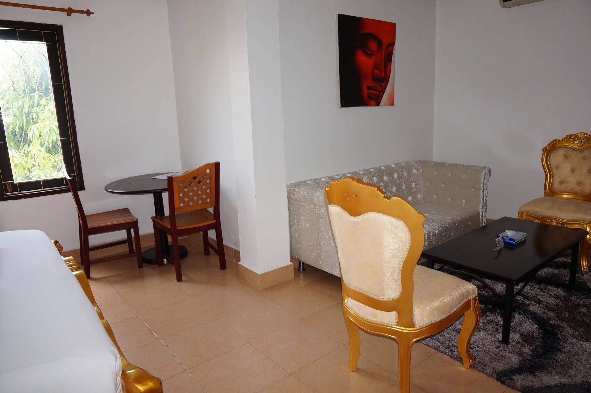 Lucky City Hotel