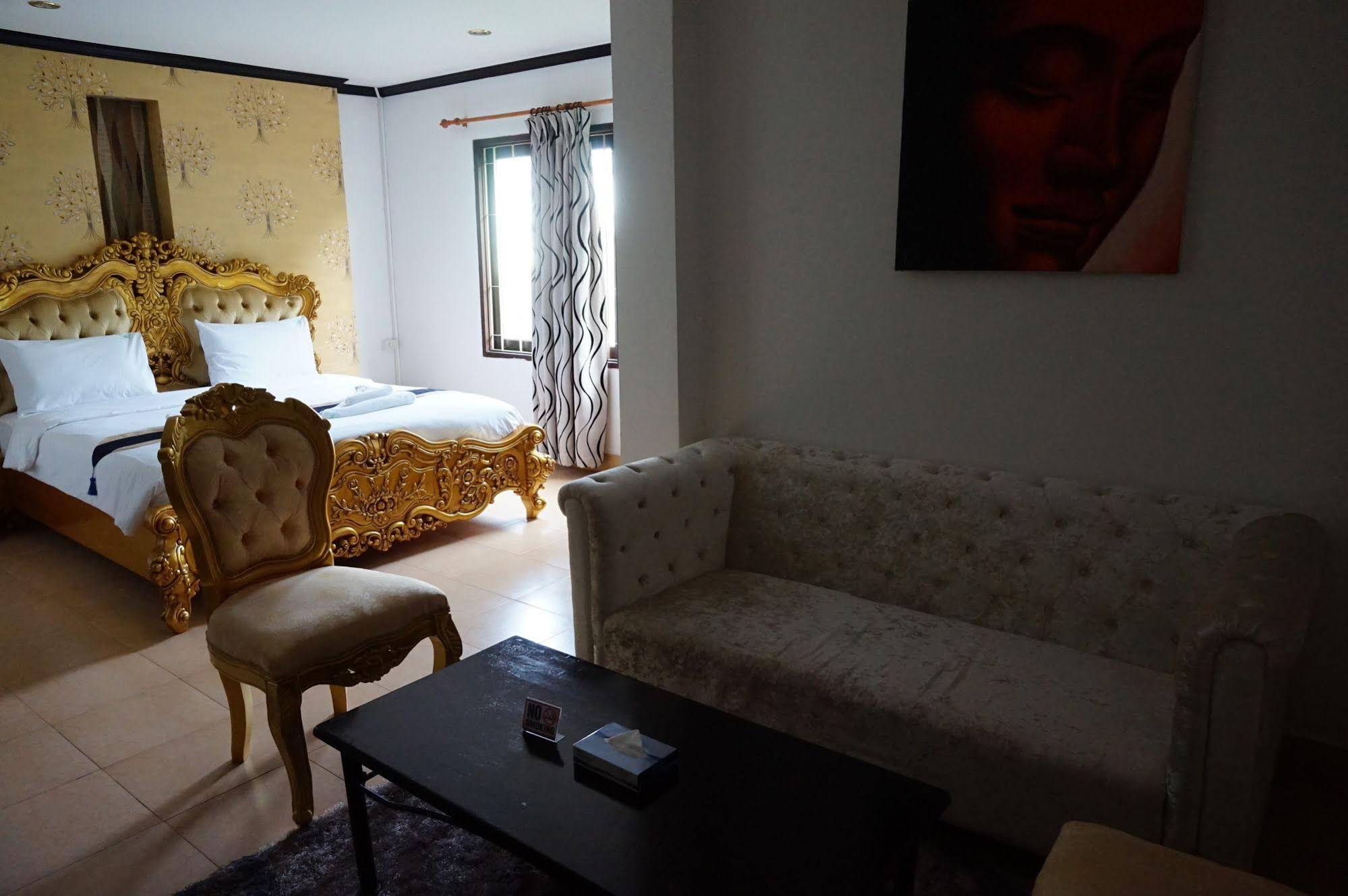 Lucky City Hotel