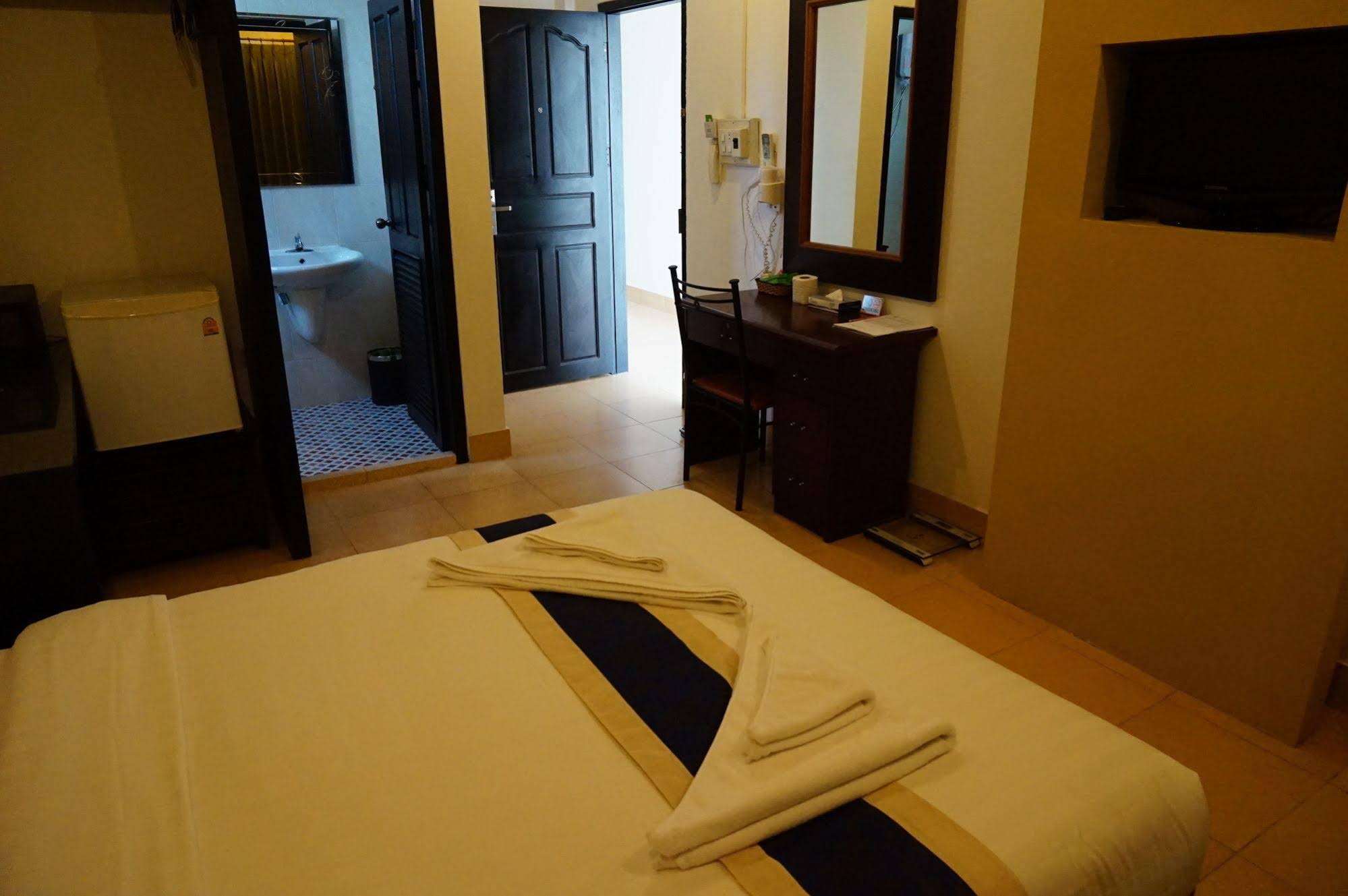 Lucky City Hotel