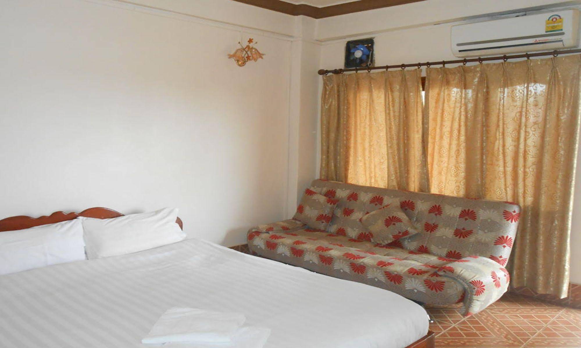 Vanhmaly Hotel