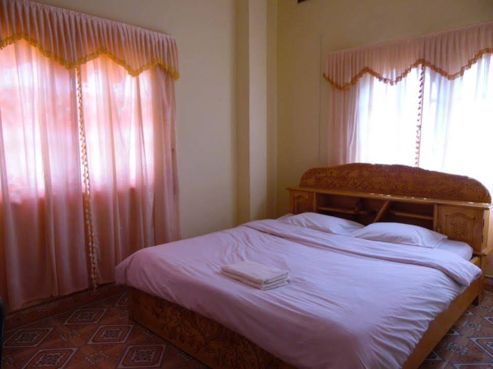 Phet Muangxam Hotel