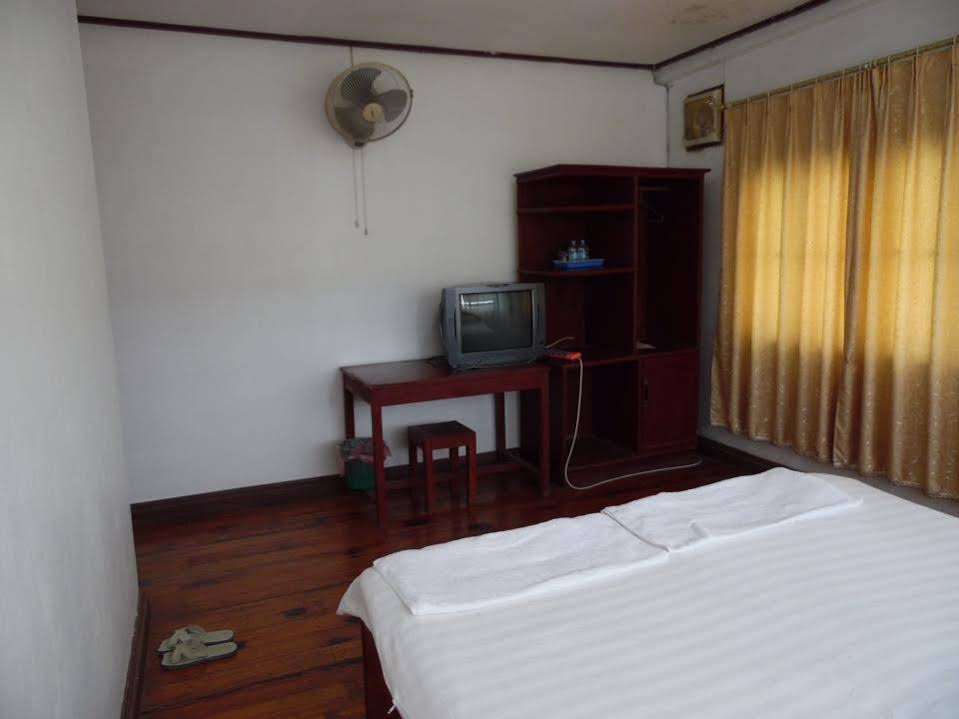Banna Plain Of Jars House