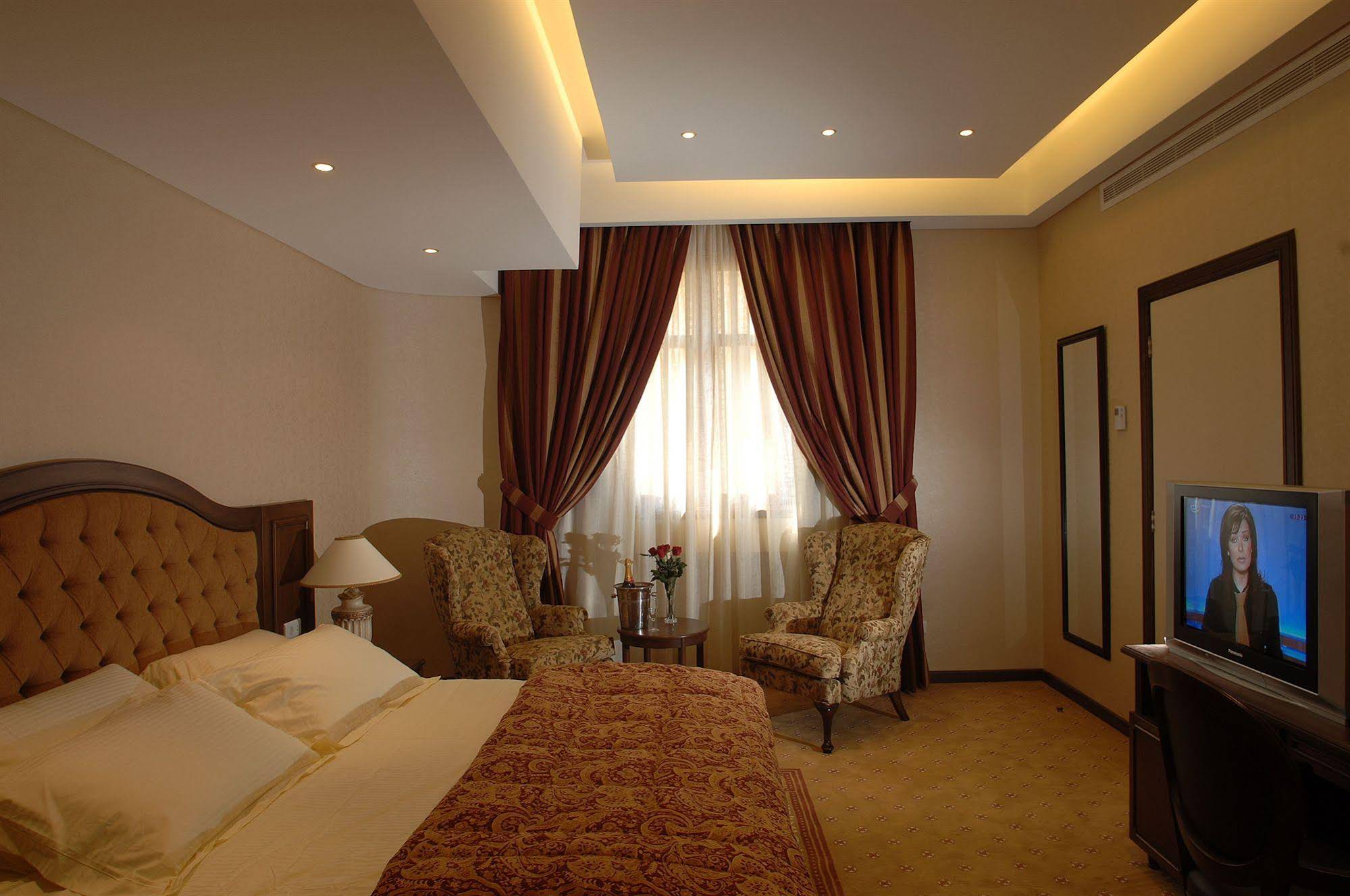 Etoile Suites