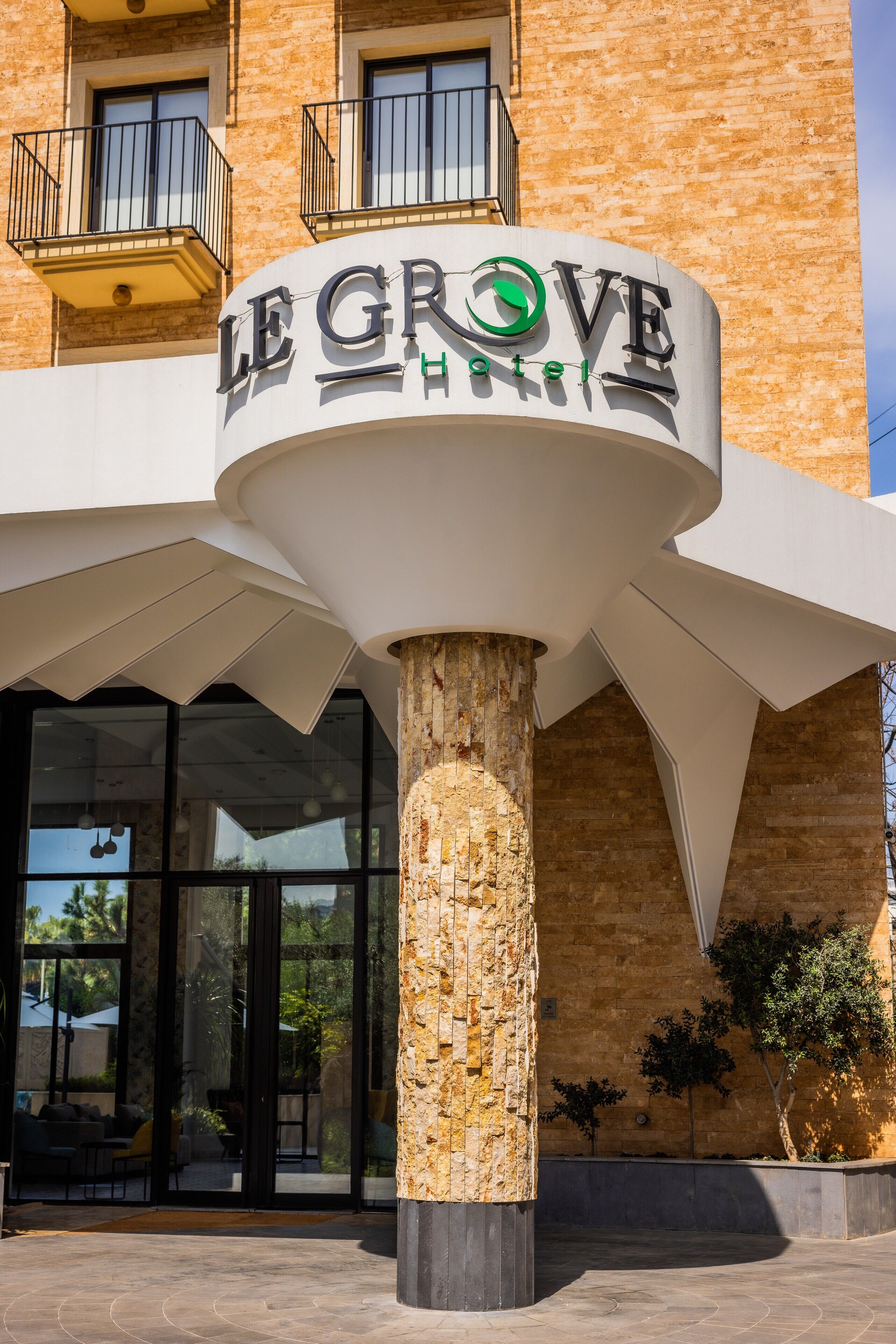 Le Grove Hotel