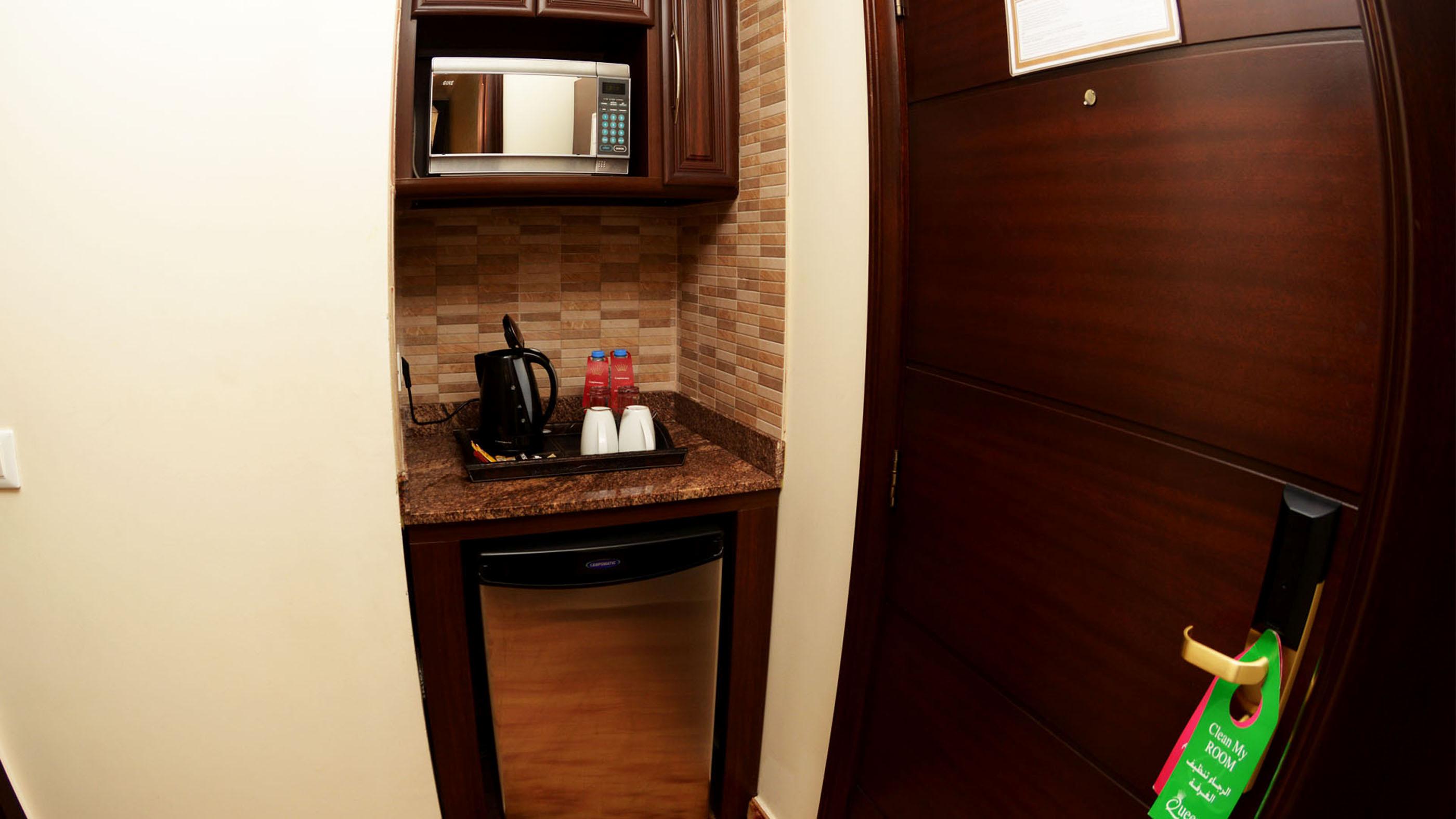 Queen's Suite Hotel