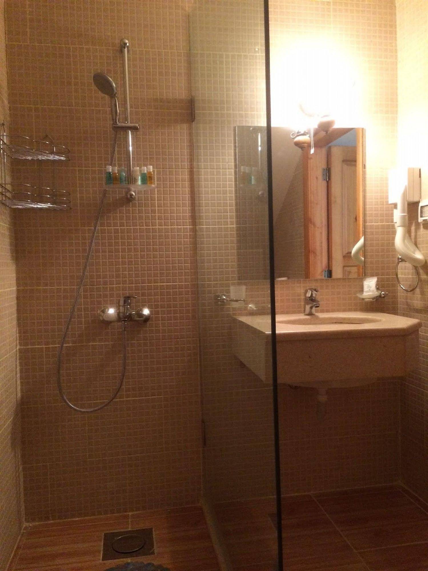 Deir Al Oumara Hotel