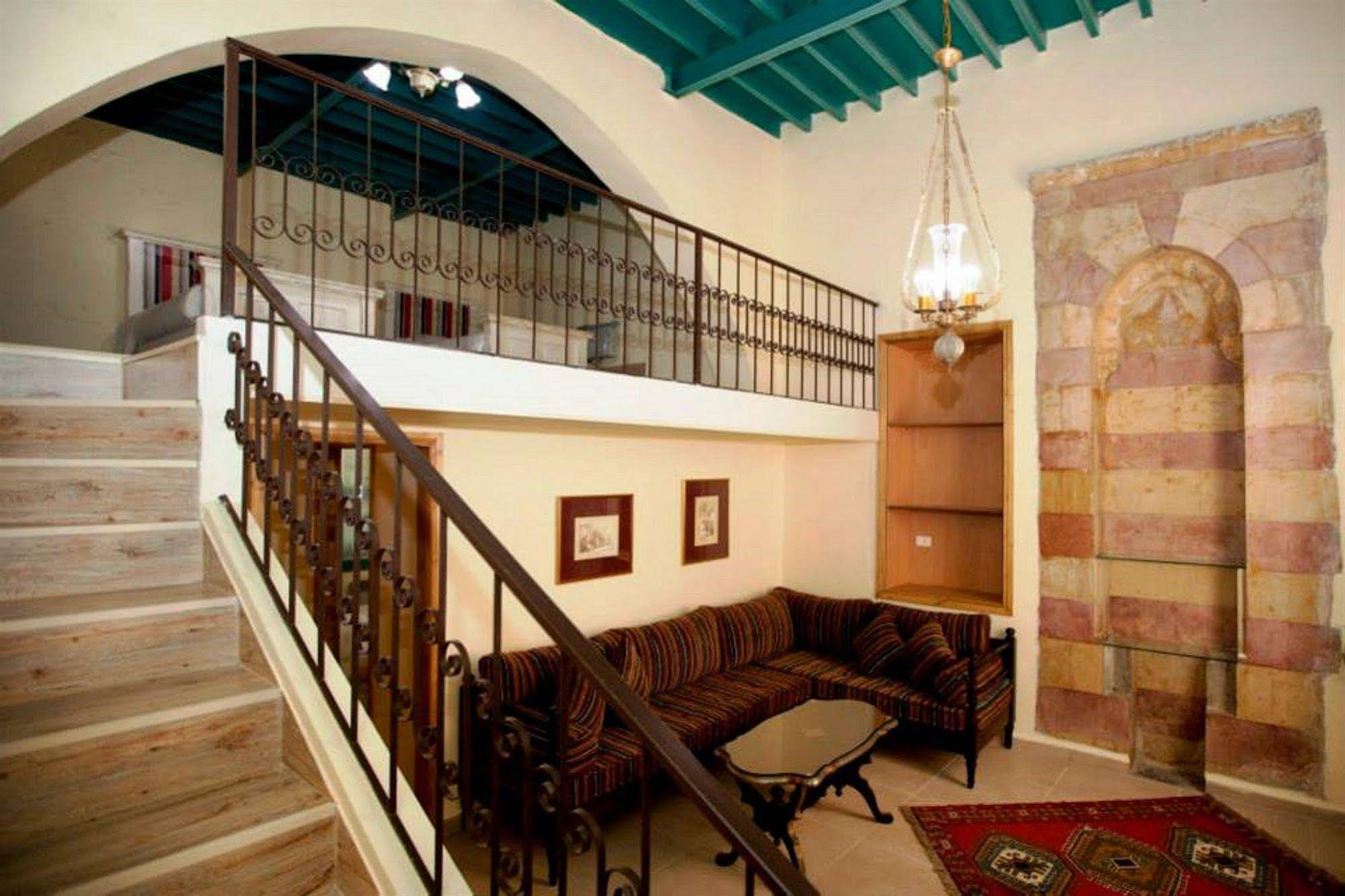 Deir Al Oumara Hotel