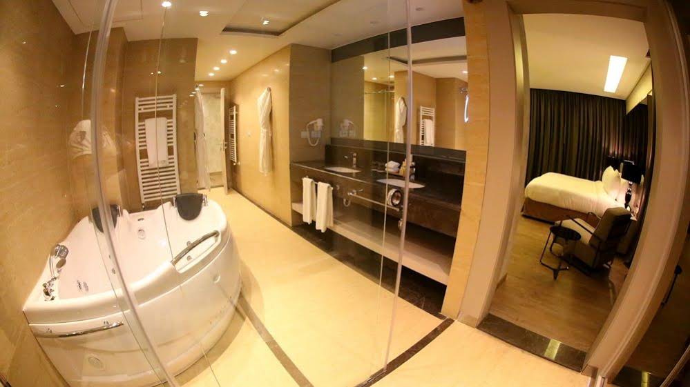 Mist Hotel & Spa By Warwick