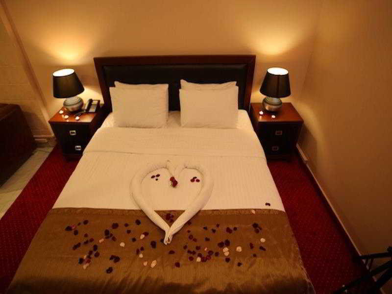 Queen's Land Hotel