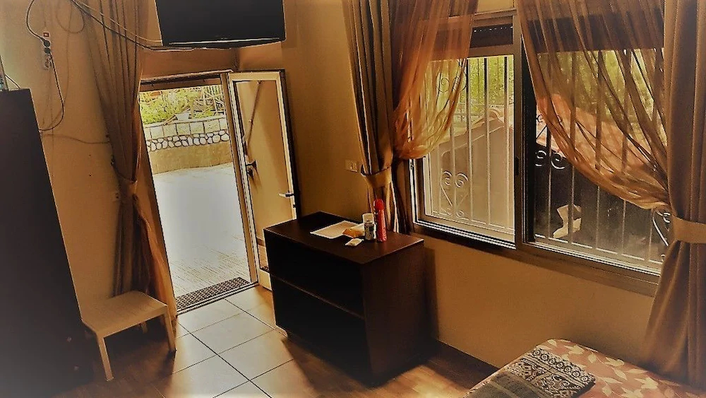 Garden Master Bedroom-Suites